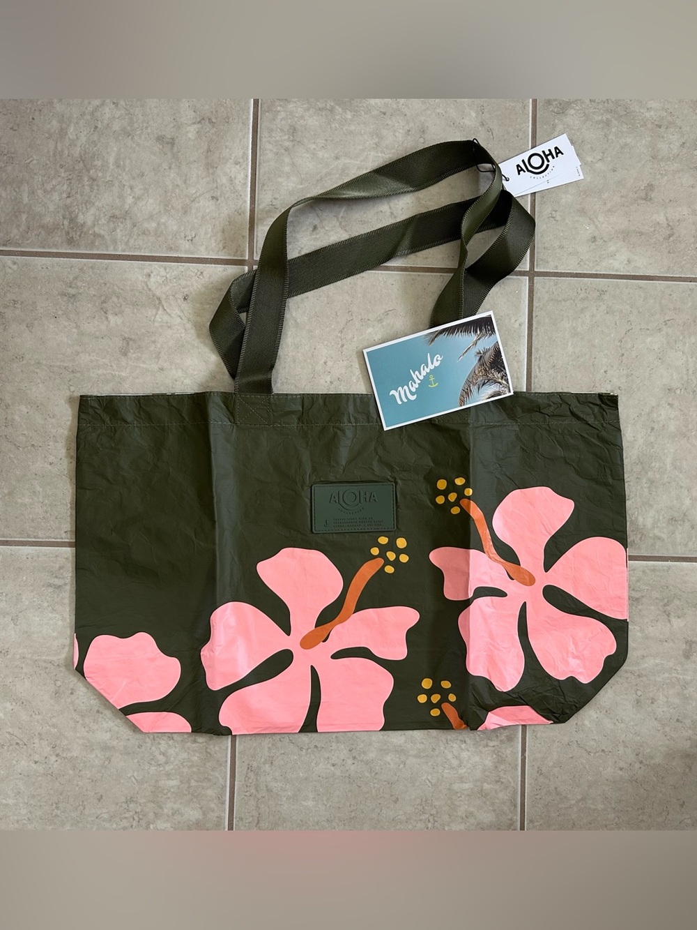 NWT Aloha Collection Moorea Holo Holo bag in Bellini/Olive